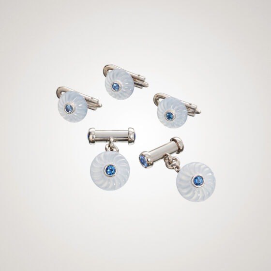 Cufflinks and studs in white gold with chalcedony and sapphires
