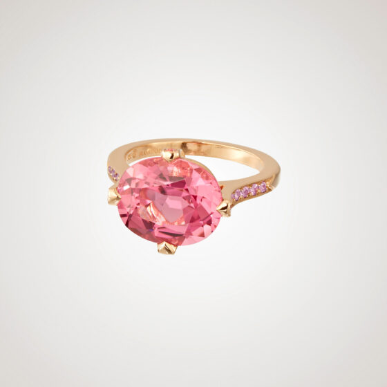 Ring in rose gold with a "Hot Pink“ tourmaline and garnets