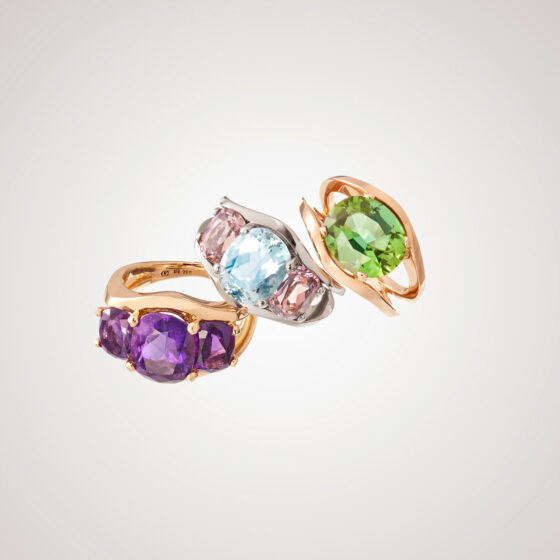 Rings in rose, white- or yellow gold with amethysts, an aquamarine with spinels and a green tourmaline